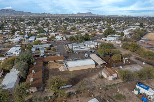 Carden of Tucson provides education for K-8 grades.