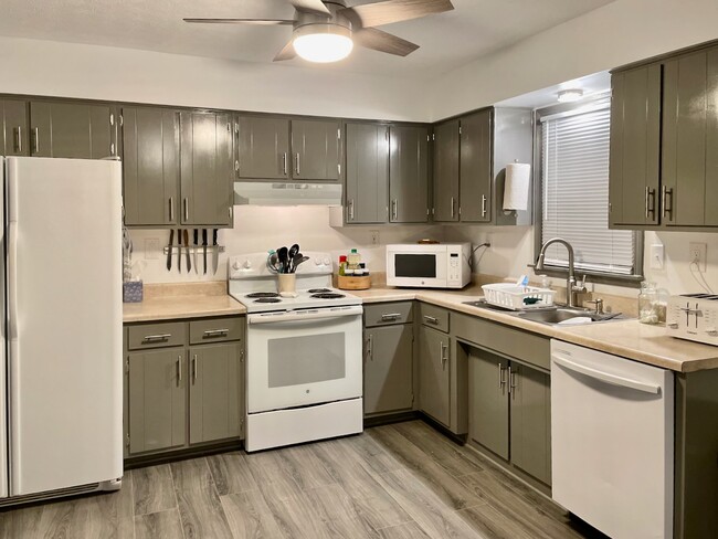 145 Ridgeway Dr W, Elizabethtown, KY 42701 - photo 6