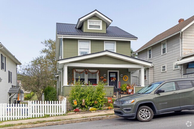 The Westfall community is made up of beautiful homes with well maintained landscaping.