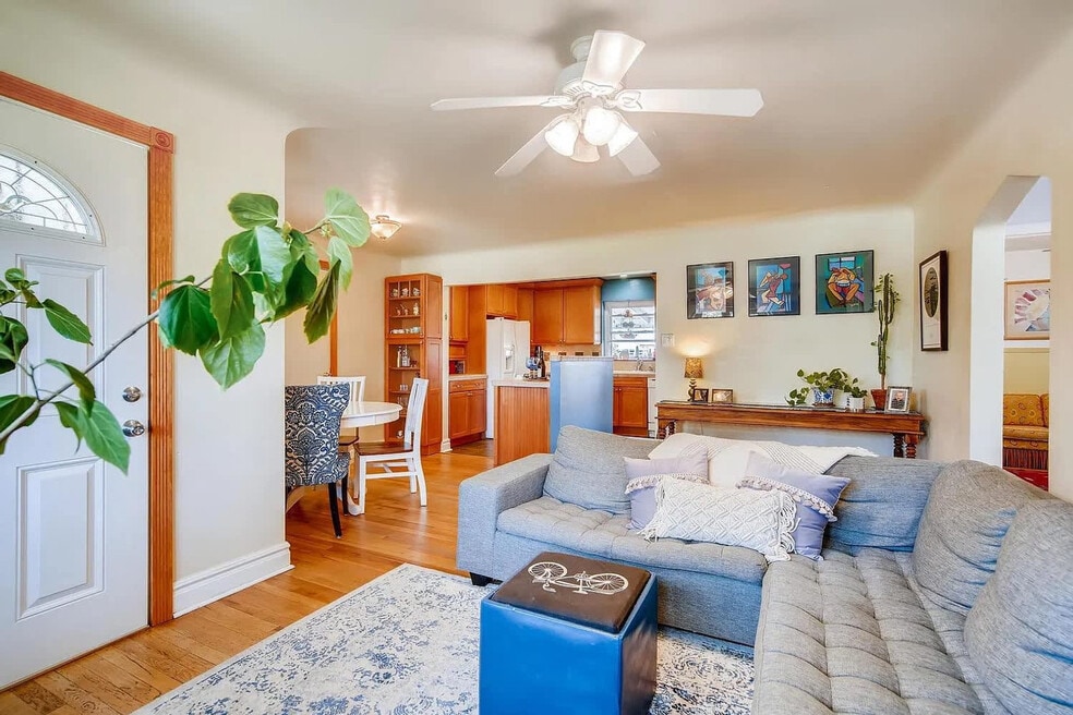 2933 Ivanhoe St unit ID1357994P, Denver, CO 80207 - photo 1