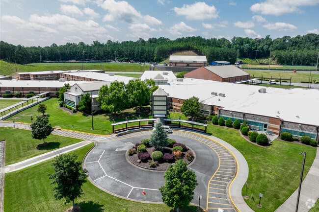 Woodstock Middle School in Woodstock, GA is a place of learning for more than 1,000 students.