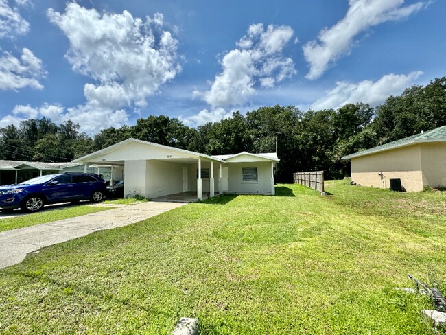 922-924 Hagle Park Rd unit 924, Bradenton, FL 34212 - photo 2