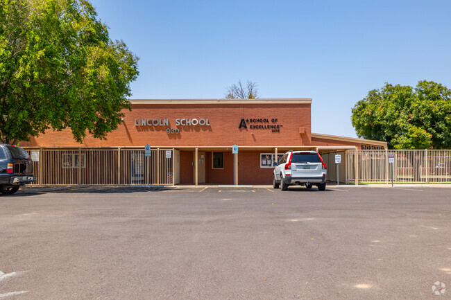 Discover educational excellence at Lincoln Elementary School in Central Mesa.