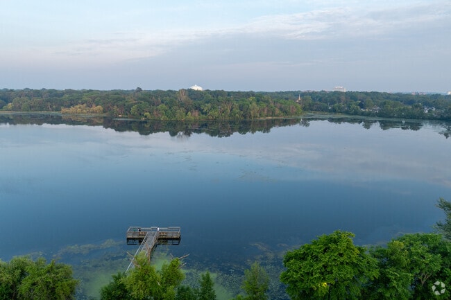 Lincoln Park is seated near Beaver Lake which is popular for local water sports and fishing.