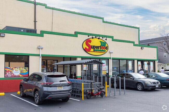 Superfood Marketplace: Elizabethport's hub for nutritious, wholesome groceries.