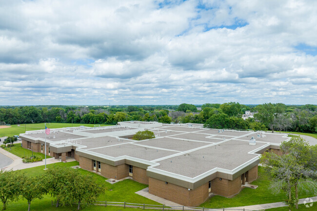 Zachary Lane Elementary enrolls 18% economically disadvantaged students.