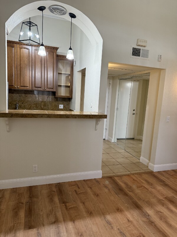 370 N Civic Dr, Walnut Creek, CA 94596