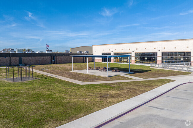 Leland E Edge Middle School has a student-teacher ratio of 18:1.
