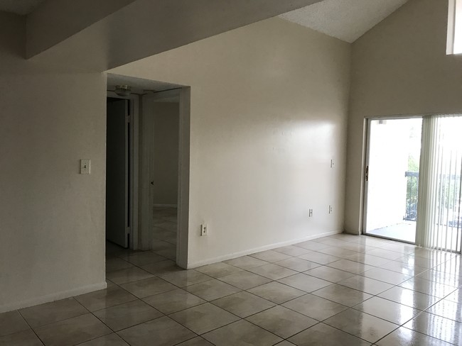6280 NW 186th St unit 310, Hialeah, FL 33015 - photo 7