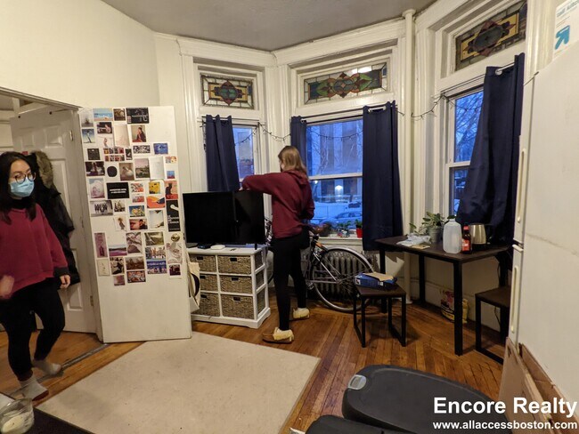 204 Hemenway St unit 1, Boston, MA 02115 - photo 5