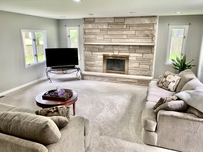 6309 Maple Dr, Indianapolis, IN 46220 - photo 5