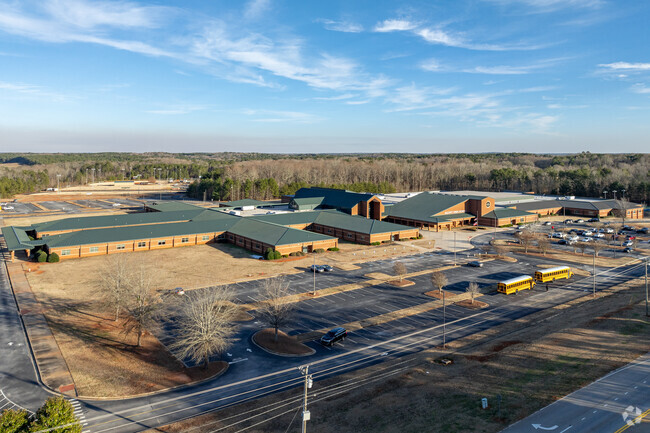 Alvoy High School has a student to teacher ratio of 21 to 1.