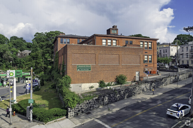 Andalusia School is a member of SUNY, College Board and NYS Board of Regents.