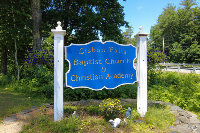 Lisbon Falls Christian Academy has a student to teacher ratio of 4.
