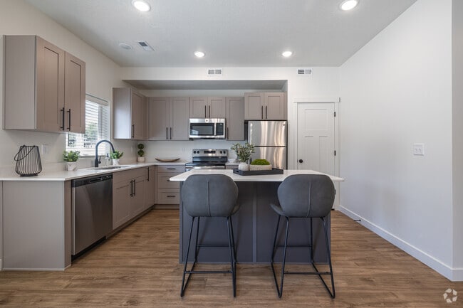 3BR, BA2.5 - 1.505SF - Dining Room/Kitchen