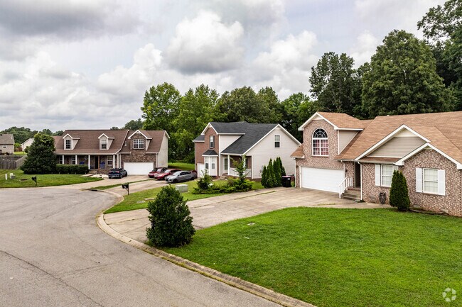 Homes in Glen Ellen Landing typically sell for between $180,000 and $325,000.