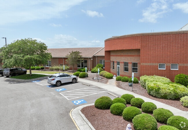 The student population of Edwin A Anderson Elementary is 621 and the school serves K-5.