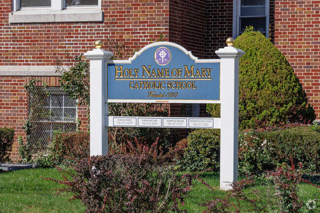 Holy Name of Mary School has a student-teacher ratio of 17 to 1.