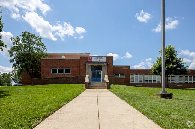Thomas Jefferson Elementary School building in Hunting Ridge.