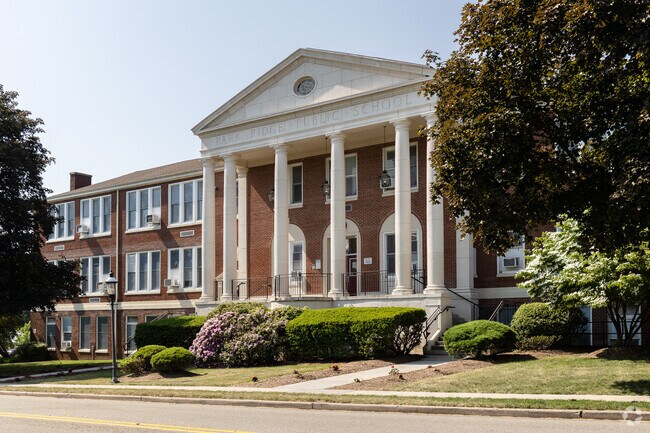 Park Ridge High School boasts a student–teacher ratio of 9 to 1.