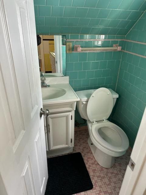 10 March St unit 10 MARCH ST. B 2ND., Worcester, MA 01604 - photo 6