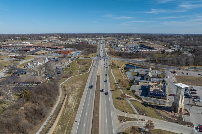 Lake Waukomis has excellent access to shopping.