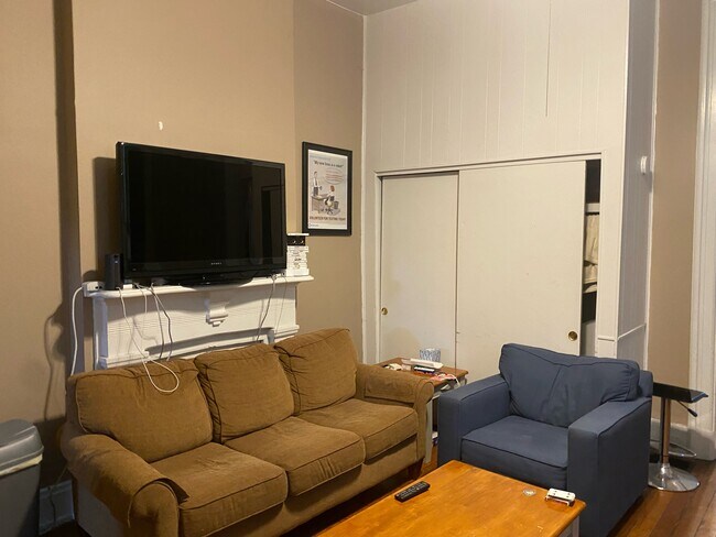 2235 Victor St unit Both units, Cincinnati, OH 45219 - photo 5