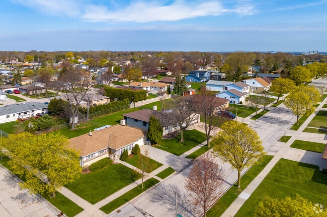 Most Clayton Crest homes were built in the mid-1900s.