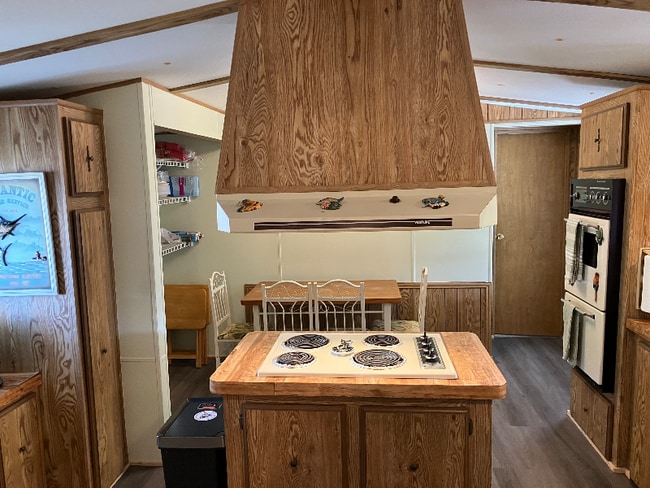 1228 Chokoloskee Dr, Chokoloskee, FL 34138 - photo 6