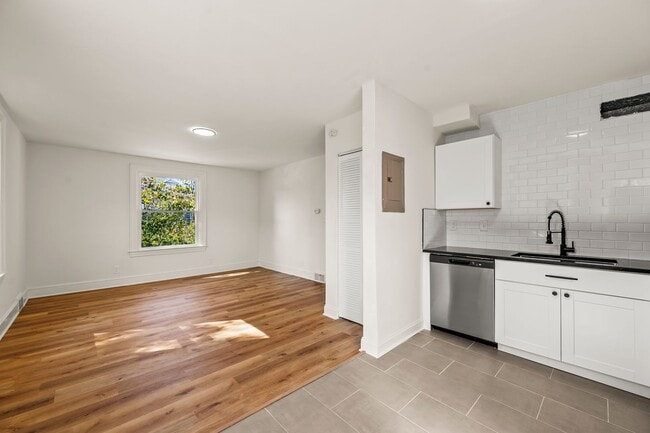 209 N Spring St unit 217 N Spring St-Unit, Winston Salem, NC 27101 - photo 2