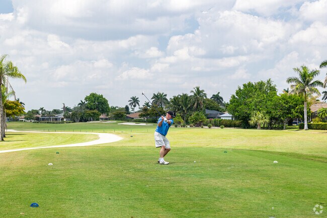 Hibiscus Country Club residents have a choice of two major golf clubs in the vicinity.