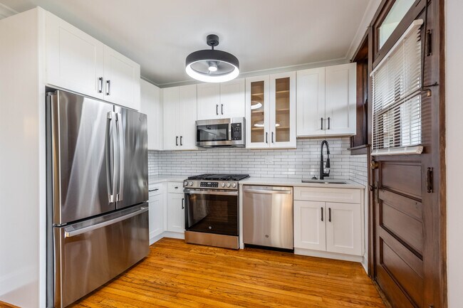 3127 N Spaulding Ave unit 2, Chicago, IL 60618 - photo 2