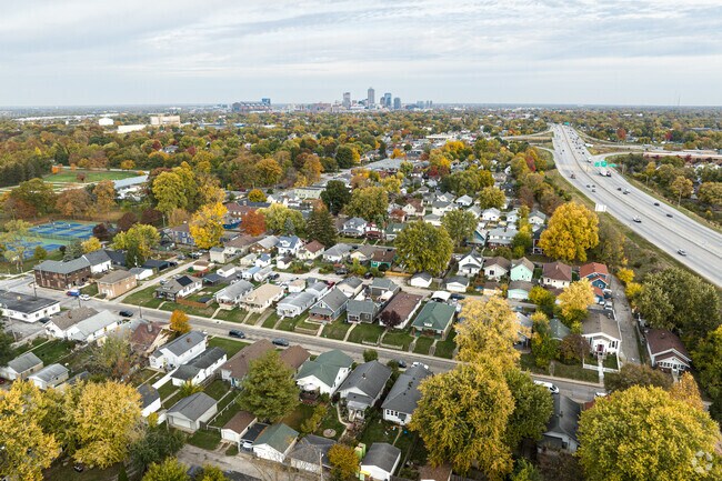 From arts to parks,Garfield Park Neighborhood is located just a few miles south of Indianapolis.
