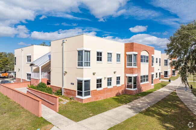 Stewart Middle School has 1,019 students in grades 6-8.