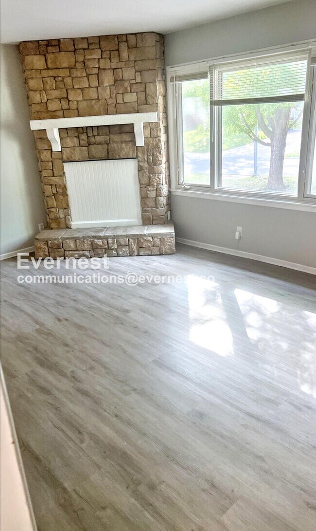 13617 Craig Ave, Grandview, MO 64030 - photo 5