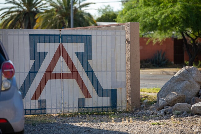 A UArizona mural in Hedrick Acres.