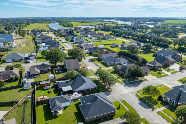 Mulberry is primarily residential, with safe streets and spacious yards.