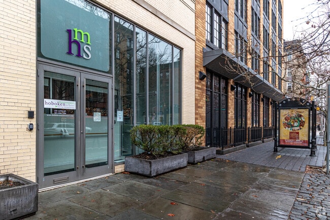 Hoboken Montessori School promotes cooperation, independent thinking, self-discipline.