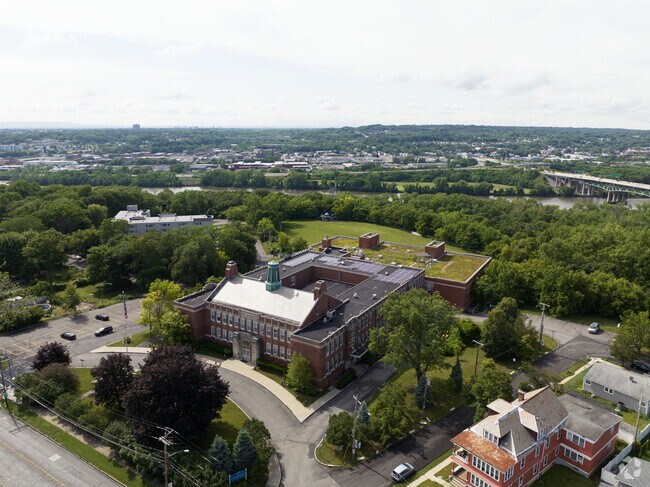 A private school focusing on service-learning and extracurricular activities.