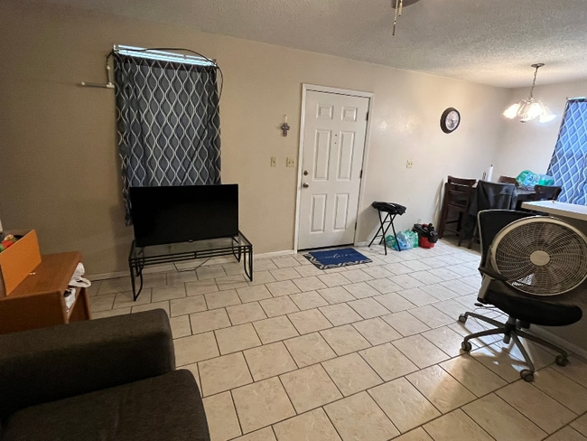 1003 Commerce St unit A, Pleasanton, TX 78064 - photo 5