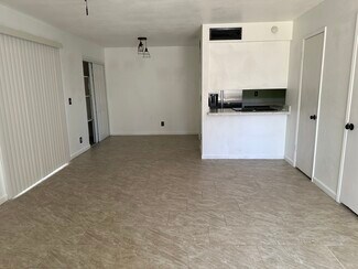 7521 N 47th Ln Unit Orangewood Townhomes, Glendale, AZ 85301