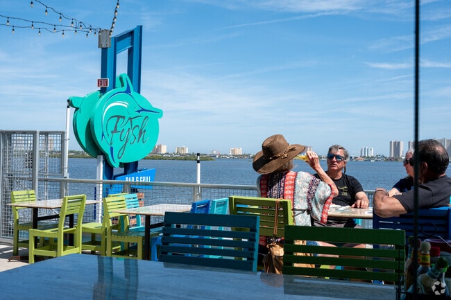 Briarwood locals can enjoy fresh oysters with a great view at Fysh Bar & Grill.