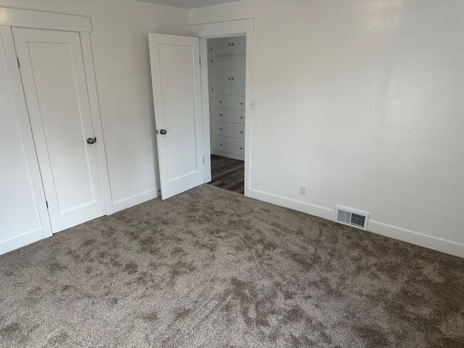 479 W Center St unit Betty's Place, Logan, UT 84321 - photo 3