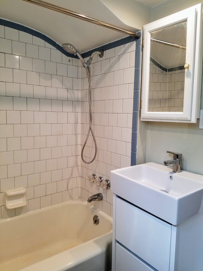 7432 Piney Branch Rd unit apartment B, Takoma Park, MD 20912 - photo 3