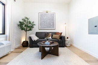 653 W 15th St, Fayetteville, AR 72701