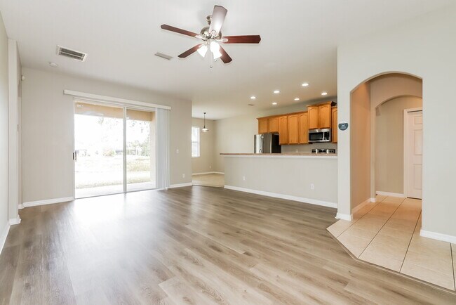 11719 Summer Springs Dr, Riverview, FL 33579 - photo 5