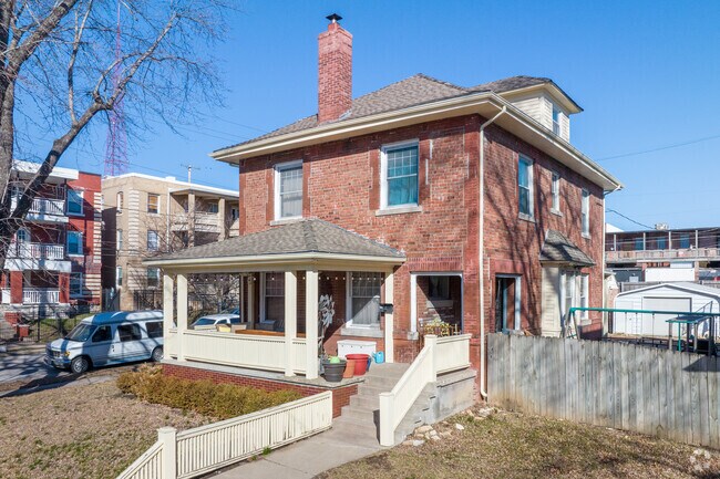 Older two-story homes are commonly seen in Broadway Gillham.