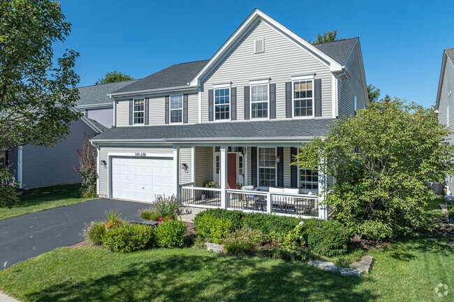 Beautiful front porches are on full display throughout Heartland.