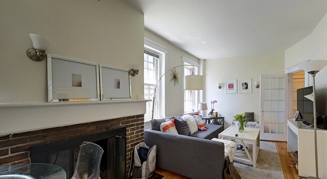 131 Myrtle St unit 3, Boston, MA 02114 - photo 2