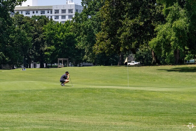 Overton Park near Annesdale features a 9 hole public golf course.